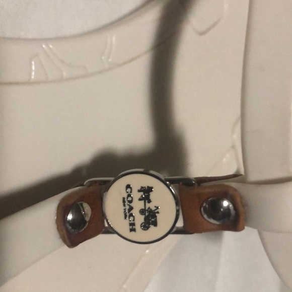 Coach - Picture 2 of 7